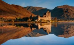 Scotland Landscape Photography/ Kilchurn Castle at Autumn sunrise